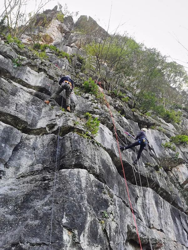 【山地救援培训分享】东安豹虎岩攀岩