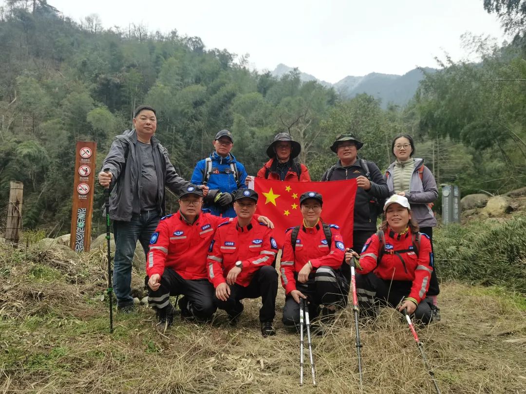 山地救援队野外生存拉练活动圆满完成
