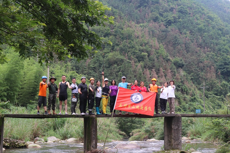 永州市登山协会山地救援队水域横渡和泅渡训练圆满完成
